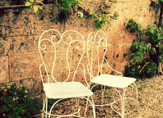 Le mobilier en fer forgé idéal pour un style ancien de votre jardin !